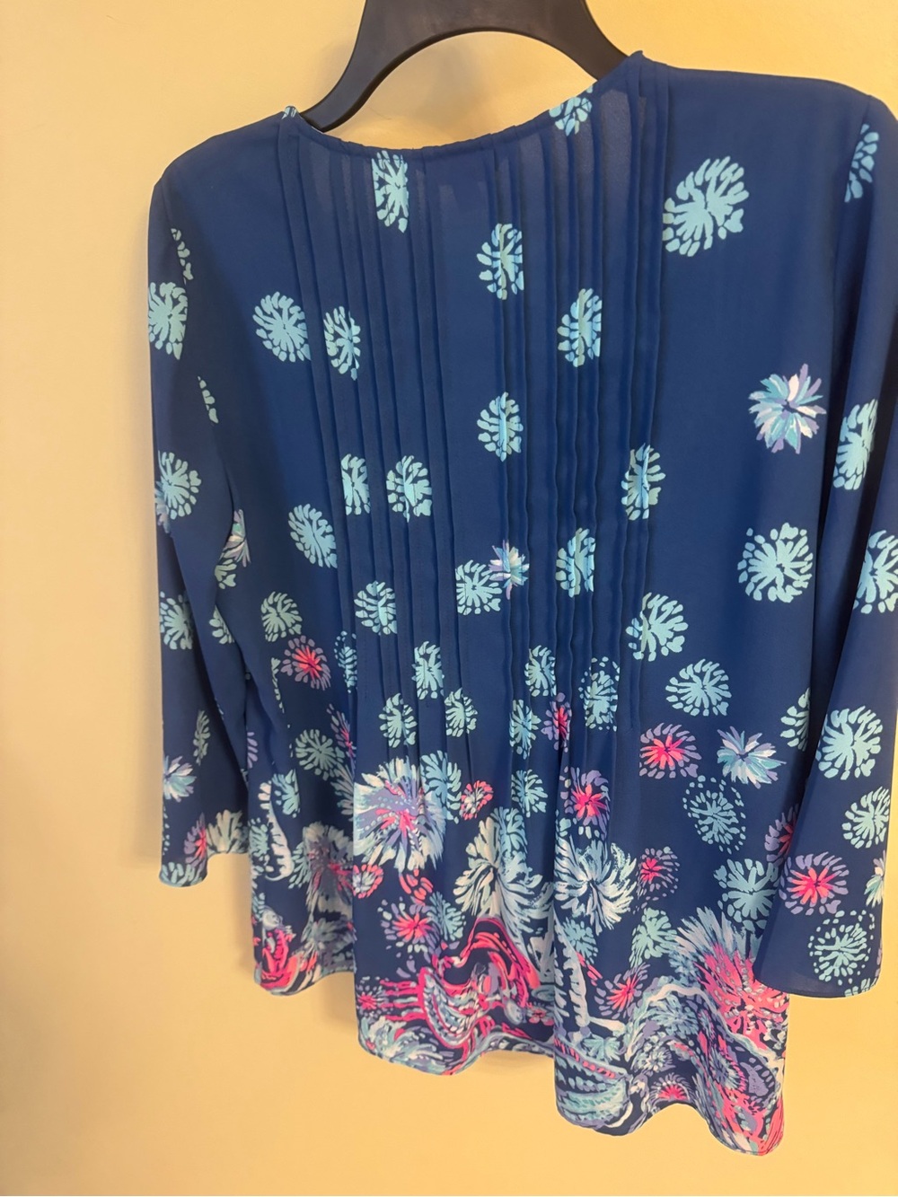 Lilly Pulitzer Navy Blue Floral Tassel V-Neck Tunic - Picture 3 of 3